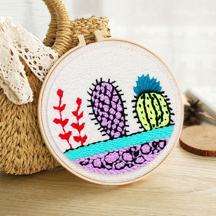 Punch Needle 20x20 Bunte Kakteen an einer weissen Wand - Kidis Art