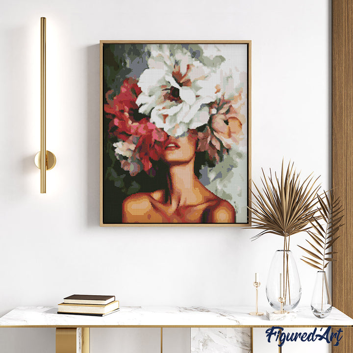 Diamond Painting 40x50 auf Keilrahmen gespannt Figured’Art Schönheit hinter Blumen - Kidis Art