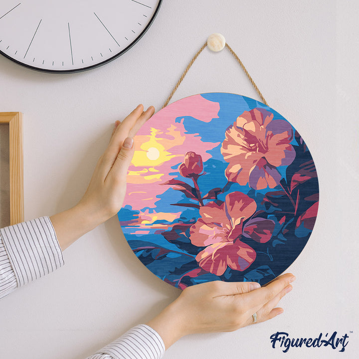 Malen nach Zahlen auf Holzscheibe – Hibiskus bei Sonnenuntergang - Kidis Art